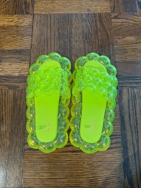 Yoki Kids Neon Lime Glitter Jelly Slide Sandals